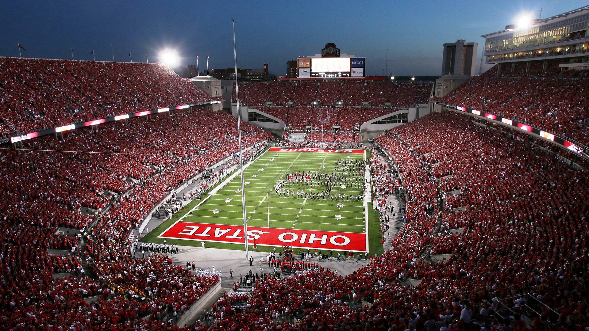 掘金控卫展示突破技巧帮助队友创造空间，掘金队伍