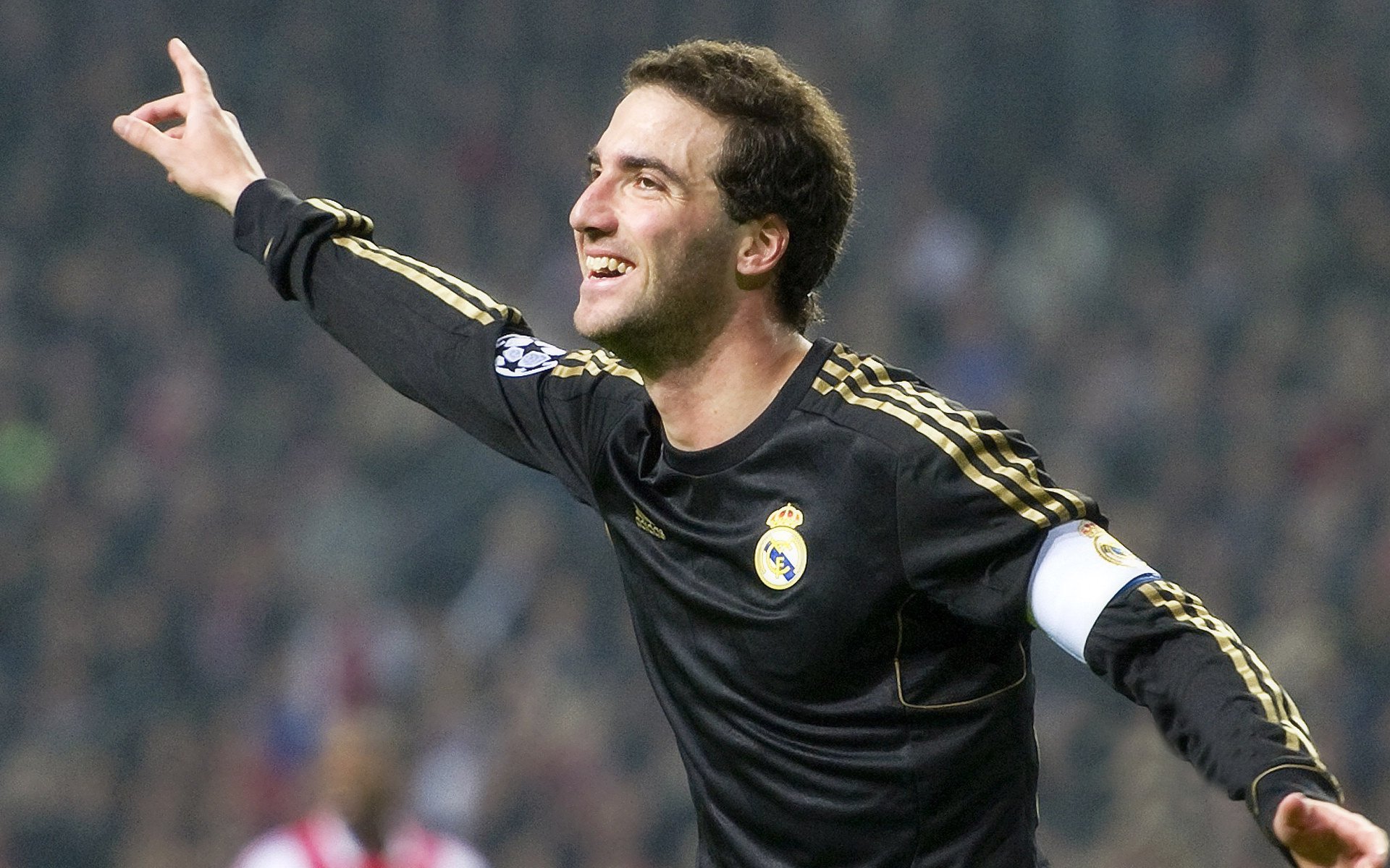 爱体育娱乐入口-世界各地举办足球慈善赛，传递爱心力量，足球公益项目