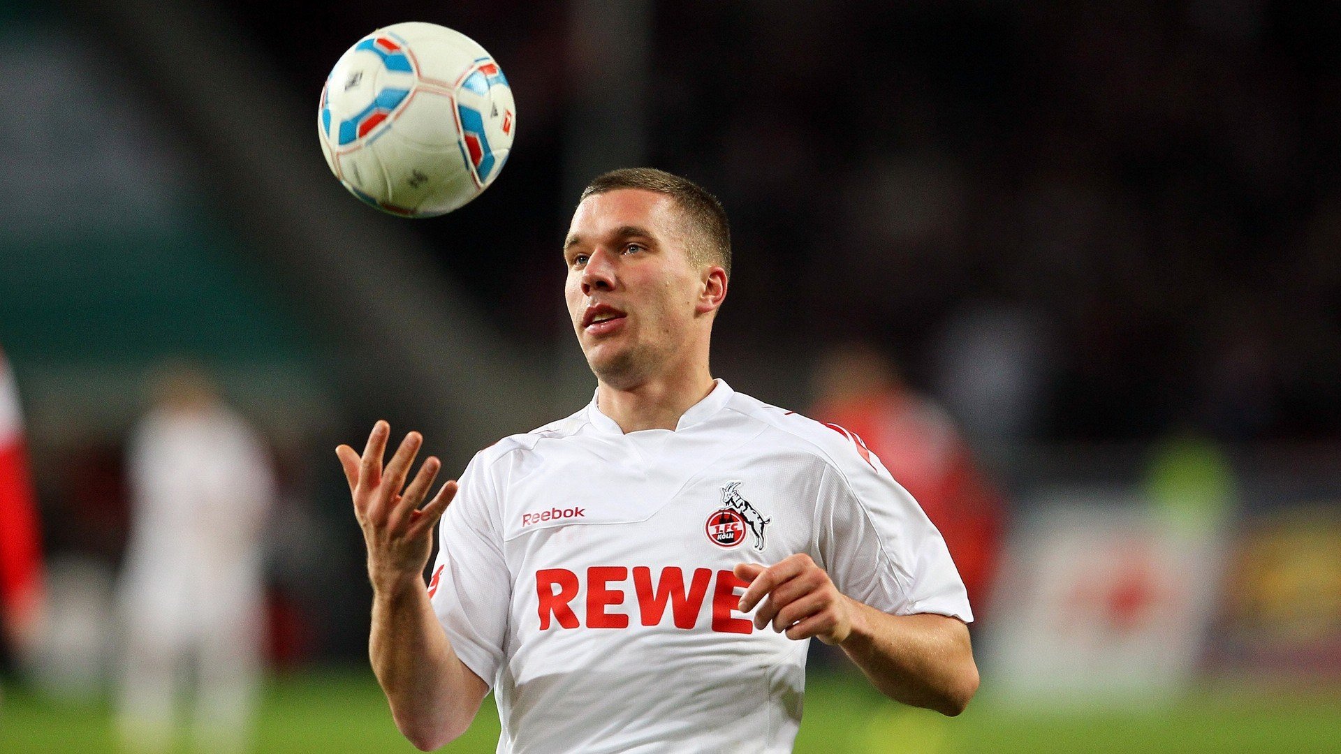 爱游戏电脑版官网-职业联赛推动球员形象授权鼓励多维商业开发